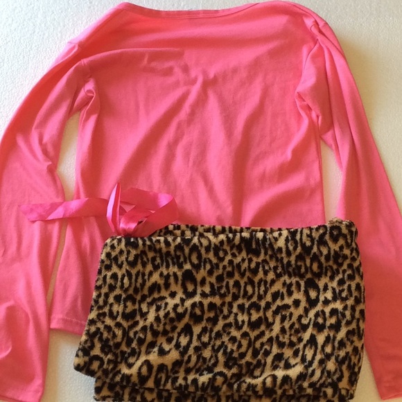 Pajamas excellent condition - Picture 4 of 10